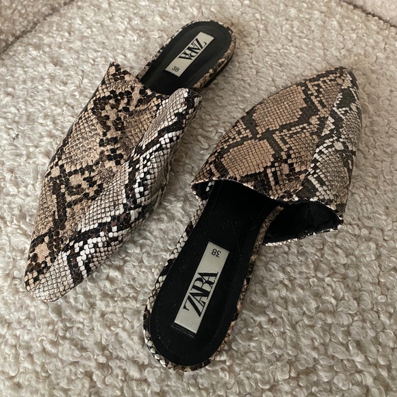 Zara Shoes - Zara Snake loafers
